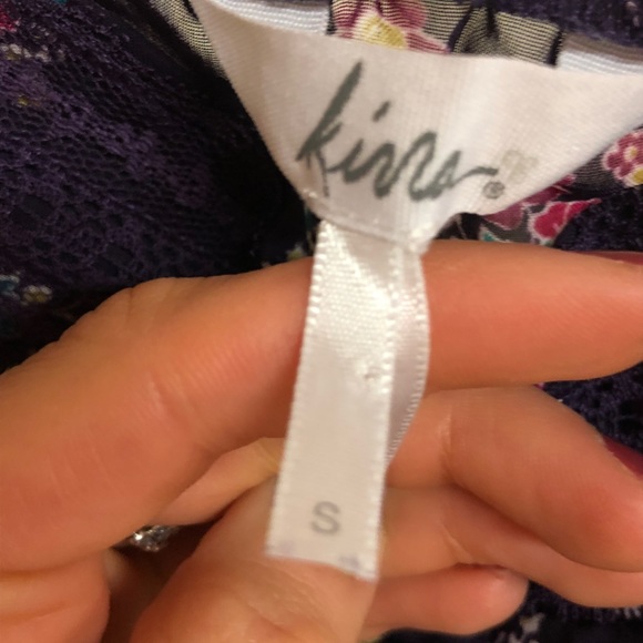 Cute floral tank - Picture 2 of 2